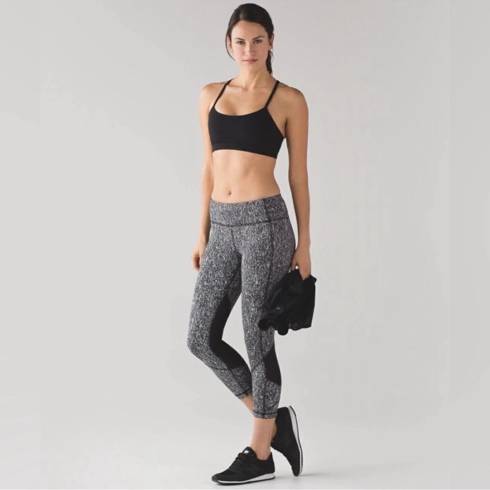 Lululemon Pace Rival Crop black white spray print size 6